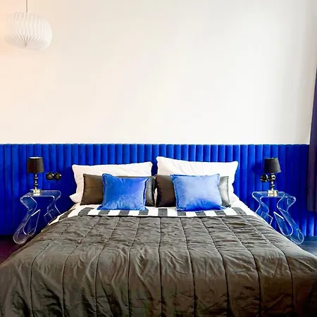 Black&blue